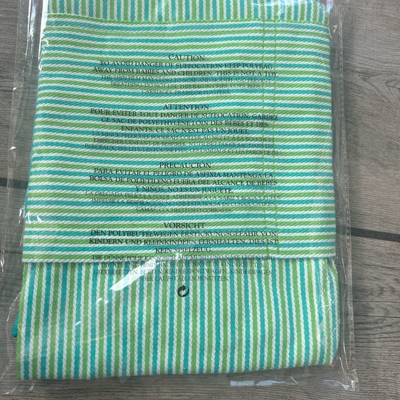 COPY - Pampered chef kids apron - Picture 2 of 2